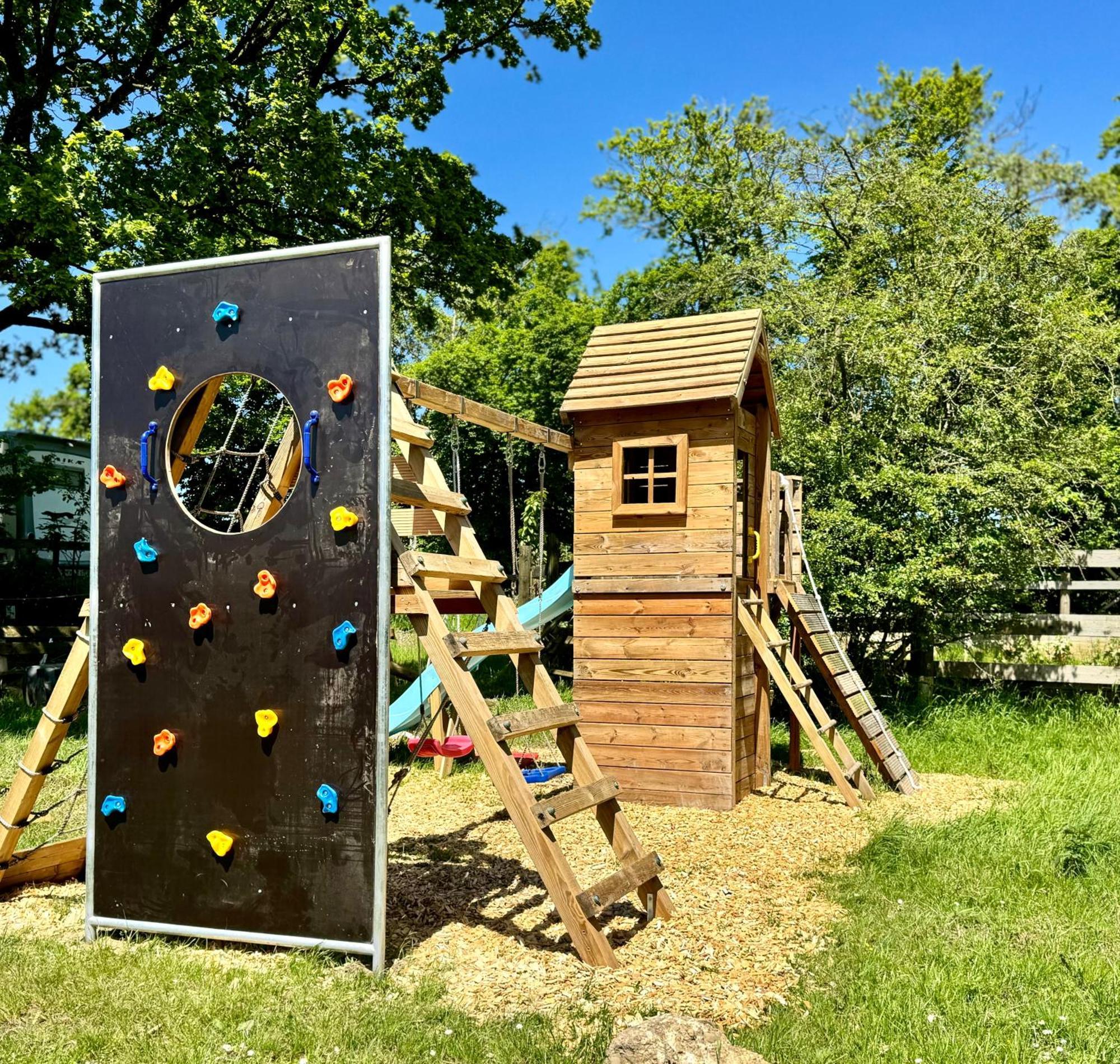 Hof Vierzehnender Im Hohen Venn - 70Qm Fachwerk-Studio - Grosses Wohn-Schlafzimmer Mit Dachterrasse Und Kaminofen - Separate Kueche - Perfekt Fuer Paare - Monschau - Eifel - Hunde Willkommen - Islandpferde エクステリア 写真